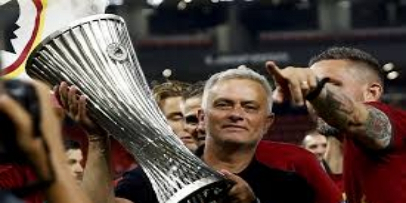 欧冠焦点之争：爱体育解析F组头名争夺的战略意义-爱体育