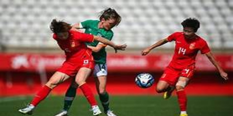 首回合复盘：战术博弈与心理较量的爱体育洞察 - 爱体育