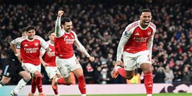 爱体育焦点观察：从首秀击败曼联到体系重建，埃梅里开启维拉战术革命-爱体育