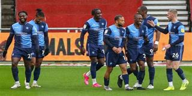 财务危机的双重困境-爱体育